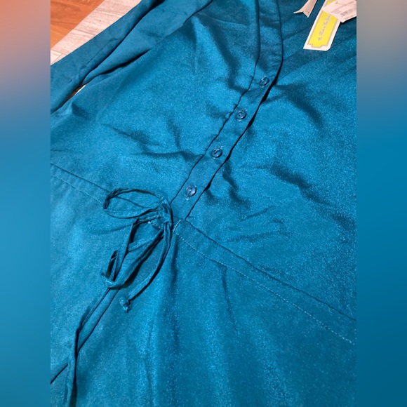 NWT Womens Nordstrom Rack Romper Size MEDIUM Teal Shorts Button Vneck One Piece - Picture 3 of 4